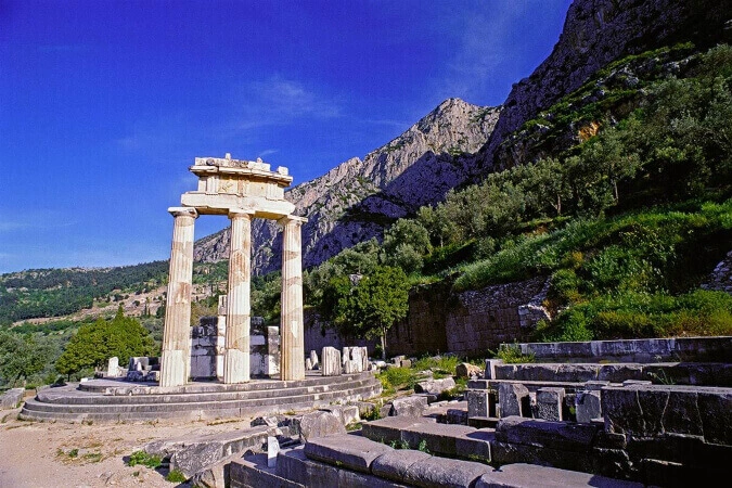 delphi guided tours